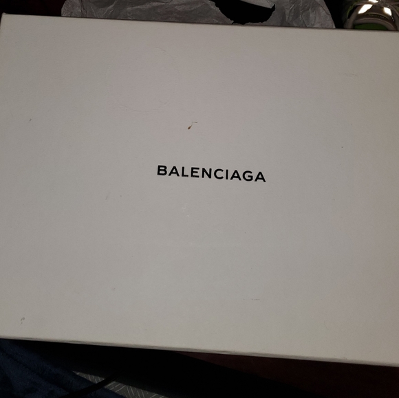 Authentic Balenciaga logo sneaker Send offers - Picture 2 of 10